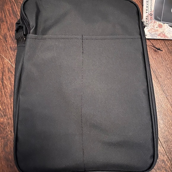 Royal Traveller by Samsonite, Two Versatile Travel Bags in One - Black - Picture 5 of 5